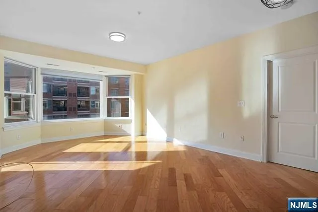 $849,000 | 20 Ave At Port Imperial, Unit 310, West New York, NJ 07093