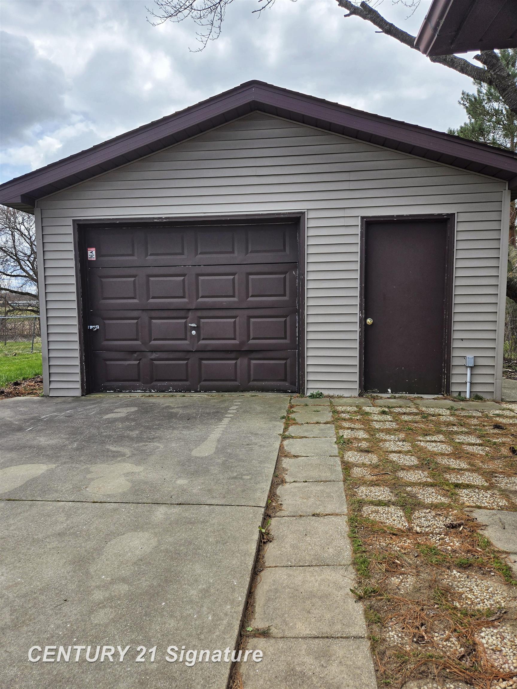 2312 King Road Saginaw, MI 48601 - Photo 3 of 13 Gallery Image 3