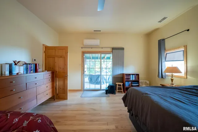 $307,500 | 532 North 600 E Road East, Herrick, IL 62431