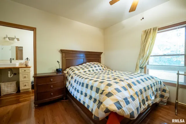 $307,500 | 532 North 600 E Road East, Herrick, IL 62431