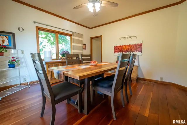 $307,500 | 532 North 600 E Road East, Herrick, IL 62431