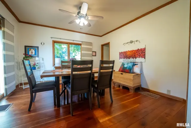 $307,500 | 532 North 600 E Road East, Herrick, IL 62431