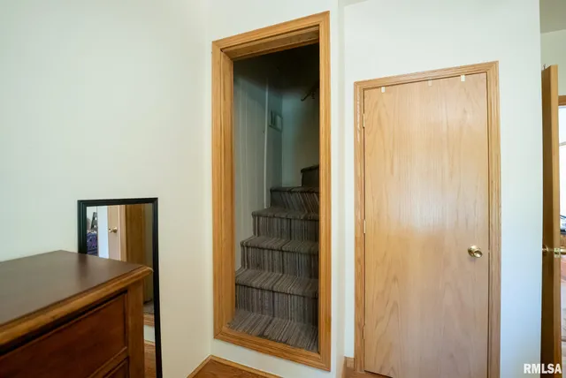 $307,500 | 532 North 600 E Road East, Herrick, IL 62431