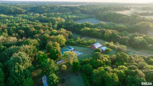 $307,500 | 532 North 600 E Road East, Herrick, IL 62431