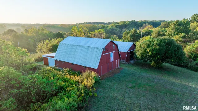 $307,500 | 532 North 600 E Road East, Herrick, IL 62431