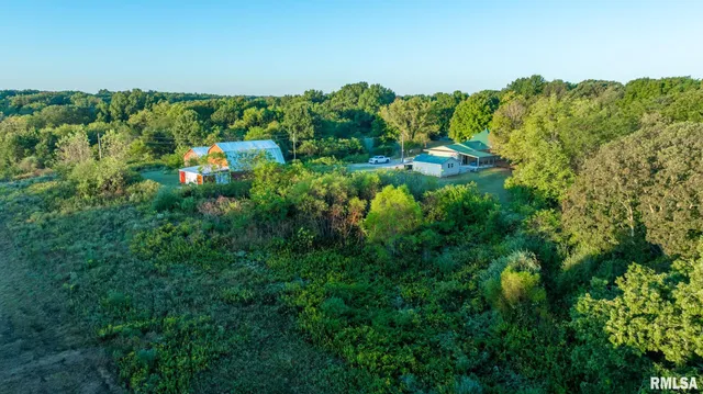 $307,500 | 532 North 600 E Road East, Herrick, IL 62431