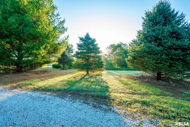 $307,500 | 532 North 600 E Road East, Herrick, IL 62431