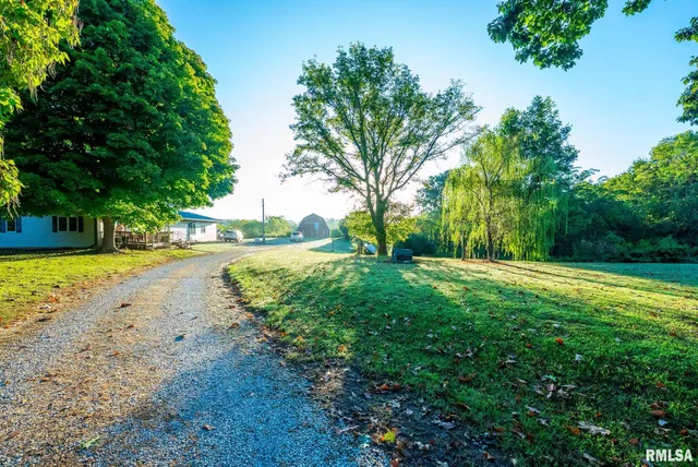 $307,500 | 532 North 600 E Road East, Herrick, IL 62431