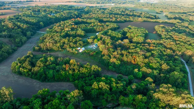 $307,500 | 532 North 600 E Road East, Herrick, IL 62431