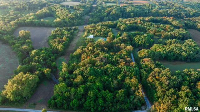 $307,500 | 532 North 600 E Road East, Herrick, IL 62431