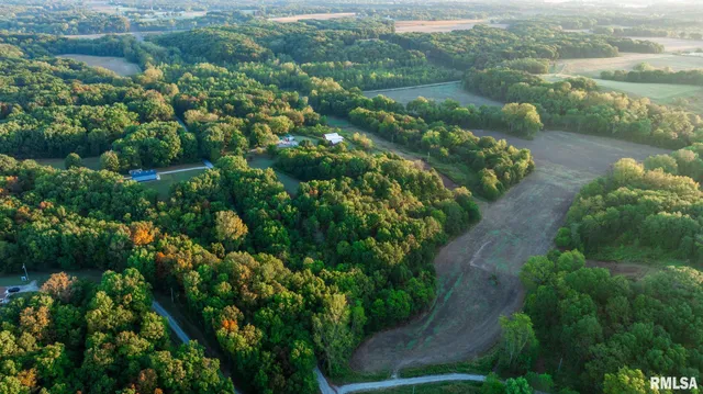 $307,500 | 532 North 600 E Road East, Herrick, IL 62431