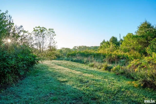 $307,500 | 532 North 600 E Road East, Herrick, IL 62431