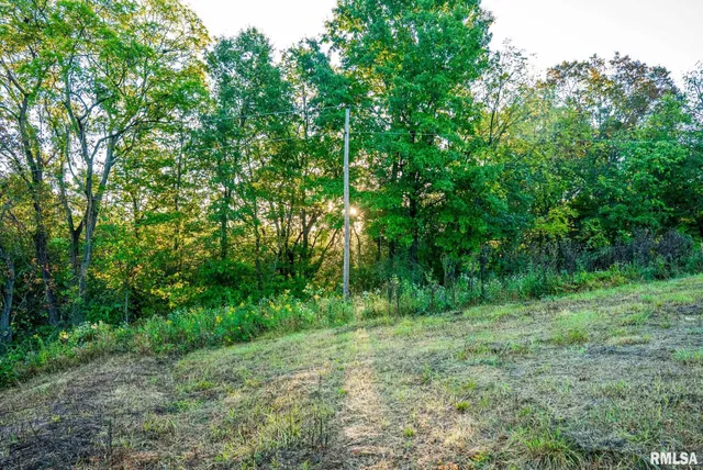 $307,500 | 532 North 600 E Road East, Herrick, IL 62431