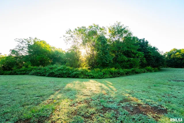 $307,500 | 532 North 600 E Road East, Herrick, IL 62431