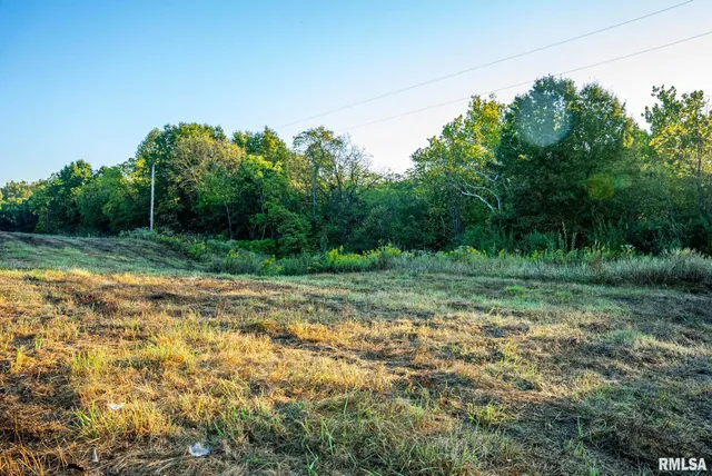 $307,500 | 532 North 600 E Road East, Herrick, IL 62431