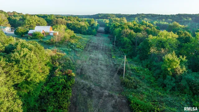 $307,500 | 532 North 600 E Road East, Herrick, IL 62431