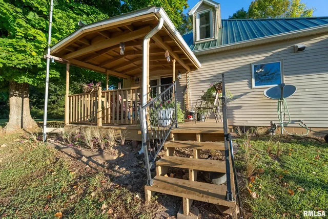 $307,500 | 532 North 600 E Road East, Herrick, IL 62431