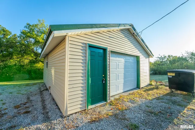 $307,500 | 532 North 600 E Road East, Herrick, IL 62431