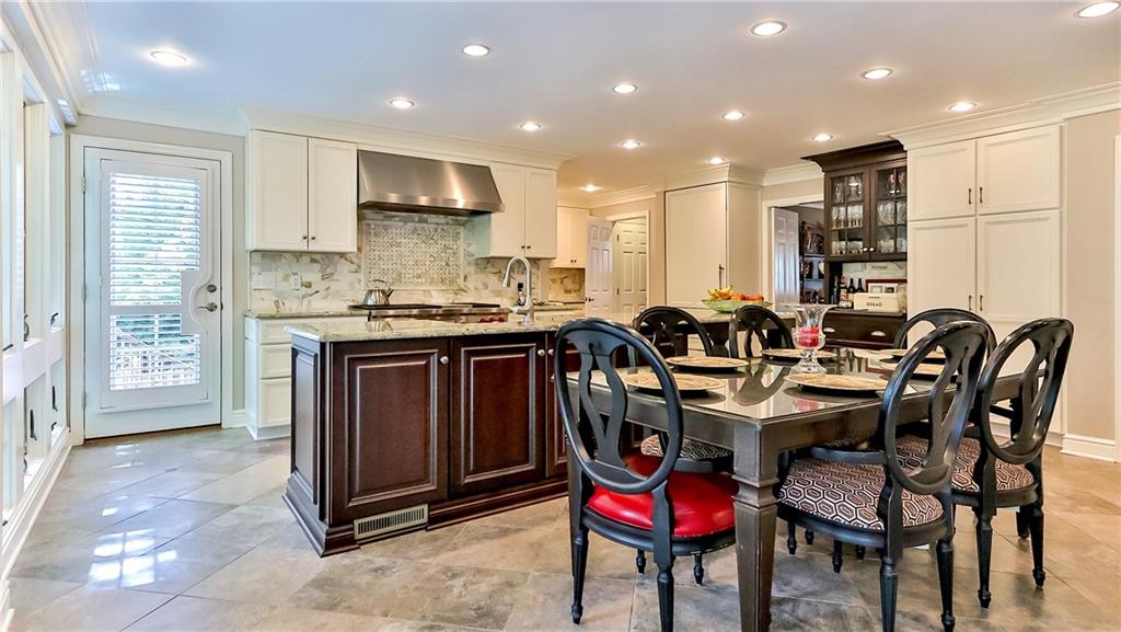 828 Flint Ridge Road Pittsburgh, PA 15243 - Photo 4 of 25 Gallery Image 4