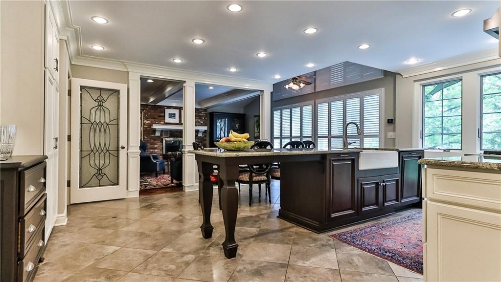 828 Flint Ridge Road Pittsburgh, PA 15243 - Photo 5 of 25 Gallery Image 5