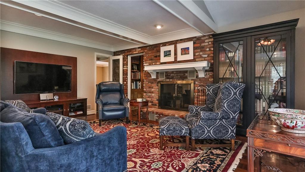 828 Flint Ridge Road Pittsburgh, PA 15243 - Photo 8 of 25 Gallery Image 8