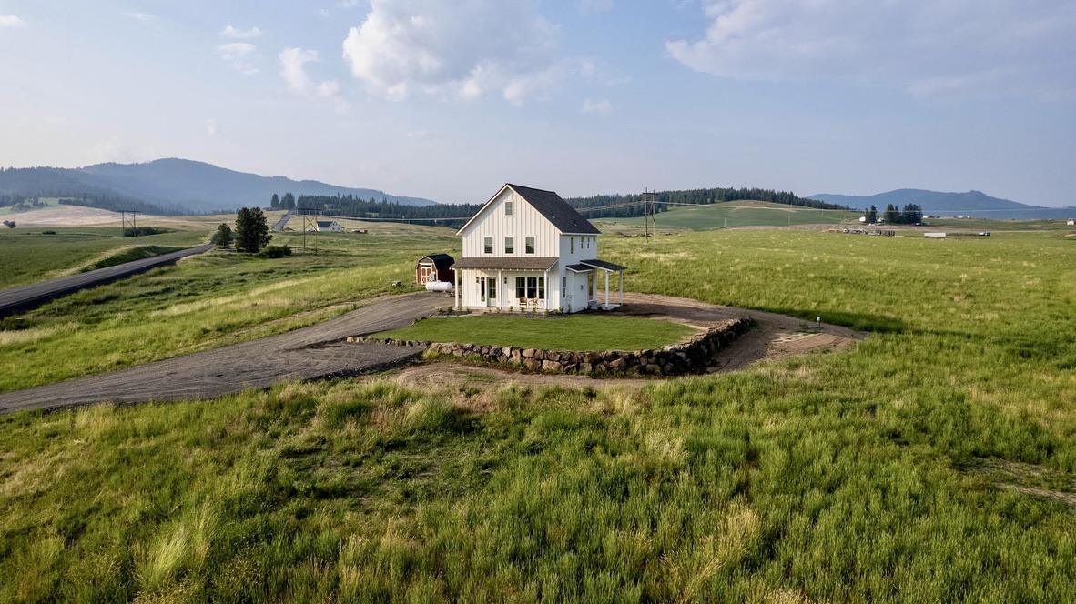 16007 South Starr Road Rockford, WA 99030 - Photo 2 of 40 Gallery Image 2