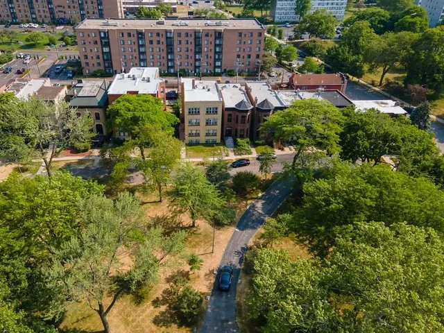 $2,000 | 619 East Groveland Park, Unit 2W, Chicago, IL 60616