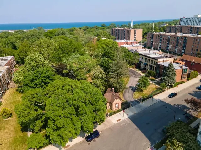 $2,000 | 619 East Groveland Park, Unit 2W, Chicago, IL 60616