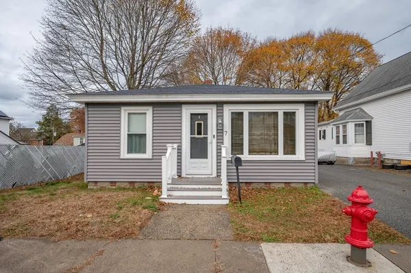 $500,000 | 7 Field Avenue, Methuen, MA 01844