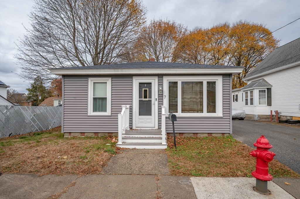 7 Field Avenue Methuen, MA 01844 - Photo 2 of 24