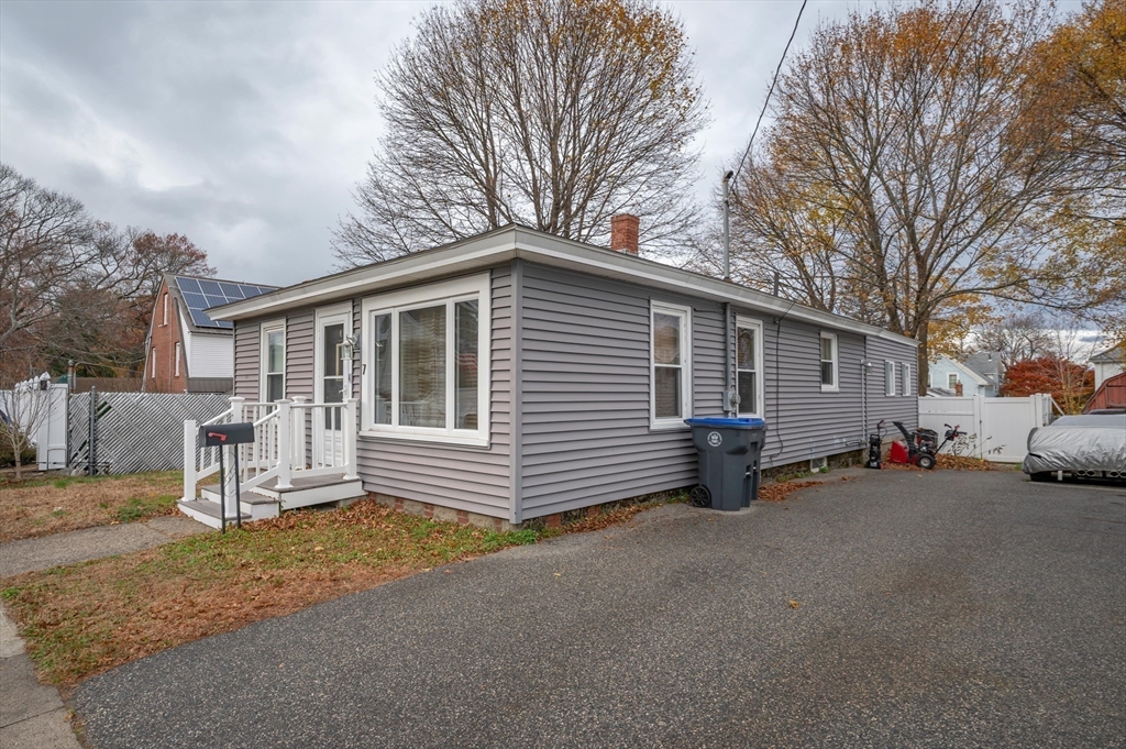 7 Field Avenue Methuen, MA 01844 - Photo 3 of 24