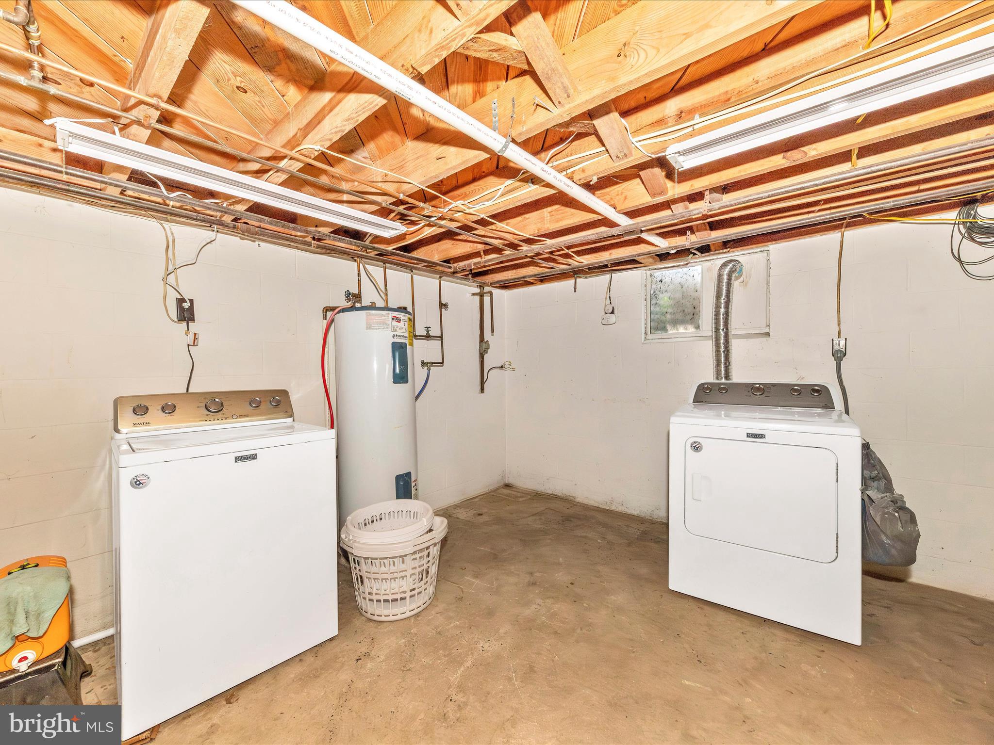 14021 Broadfording Church Road Hagerstown, MD 21740 - Photo 29 of 46 a utility room with dryer and washer
