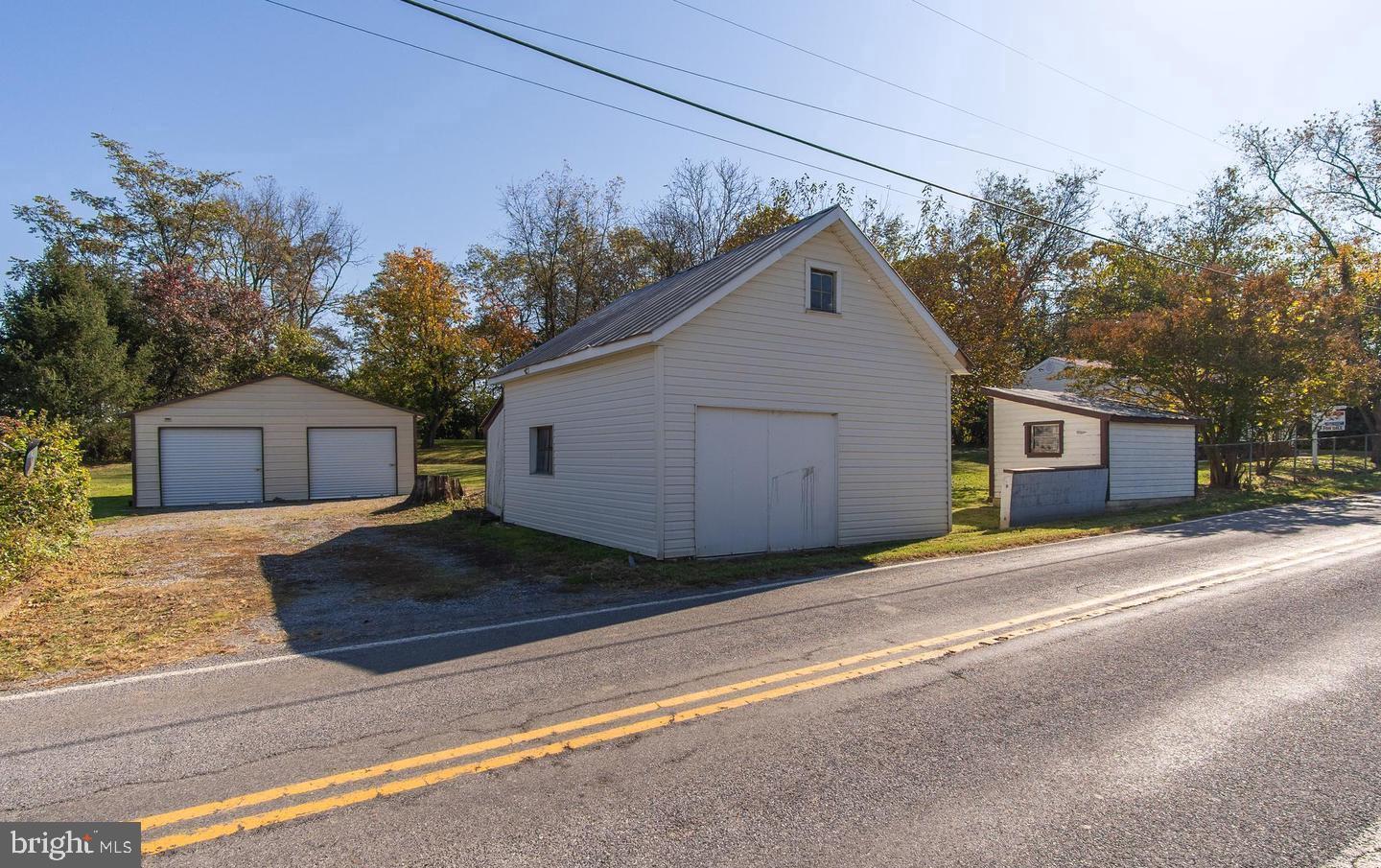 14021 Broadfording Church Road Hagerstown, MD 21740 - Photo 4 of 46 a view of a house with a yard