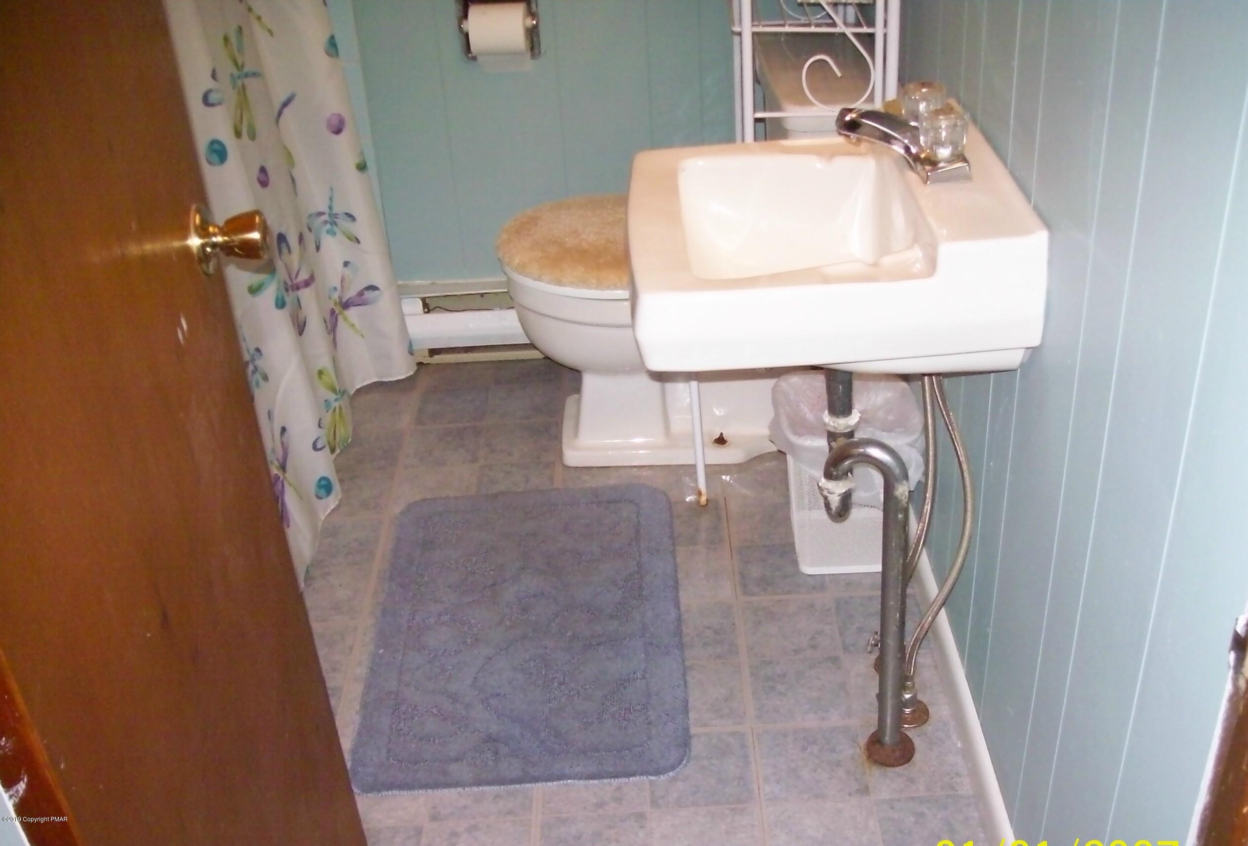 78 Buckhill Road Albrightsville, PA 18210 - Photo 7 of 13 100_5317