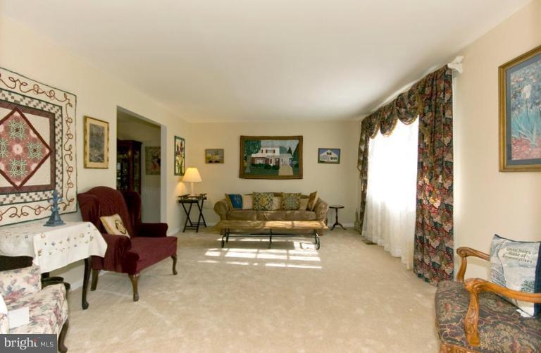 7208 Reservation Drive Springfield, VA 22153 - Photo 3 of 14 Living Room