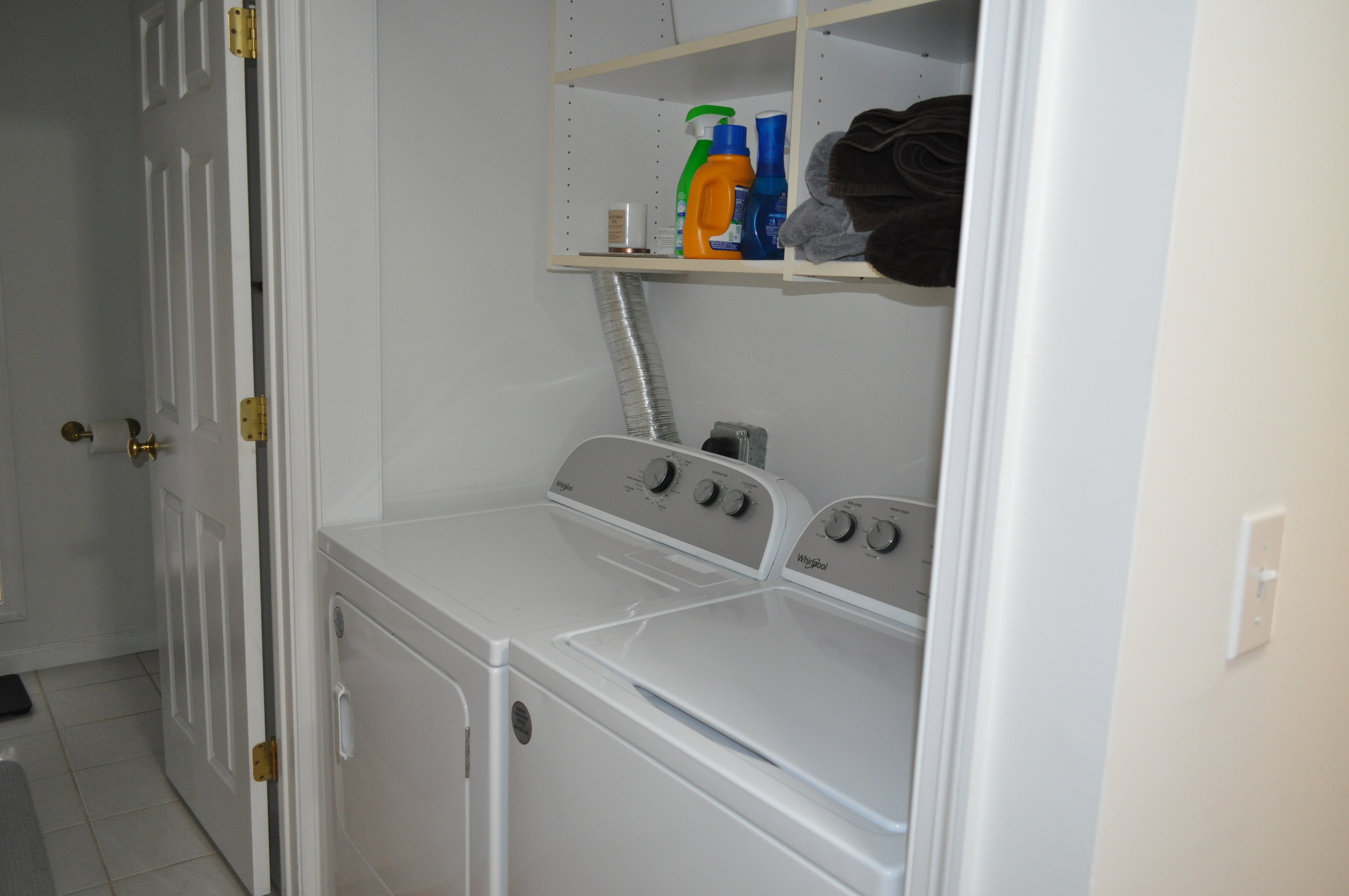 29 Crocus Lane, Unit 29 Avon, CT 06001 - Photo 11 of 13 a utility room with dryer and washer