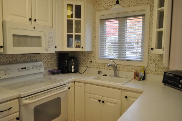 a room with a rug and a window
