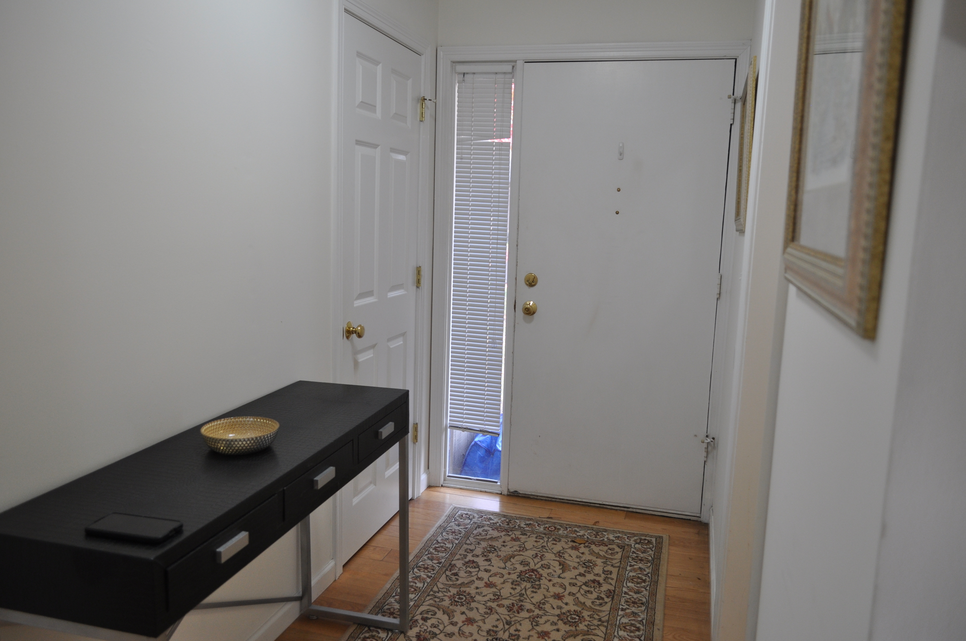 29 Crocus Lane, Unit 29 Avon, CT 06001 - Photo 8 of 13 a room with a rug and a window