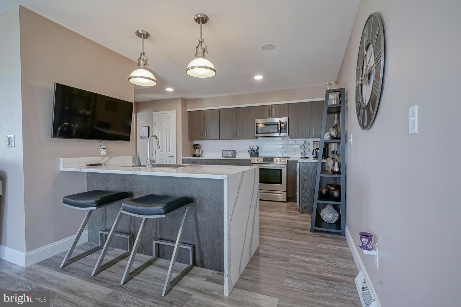 141 Michigan Road Pennsville, NJ 08070 - Photo 6 of 74 Island with waterfall Quartz!