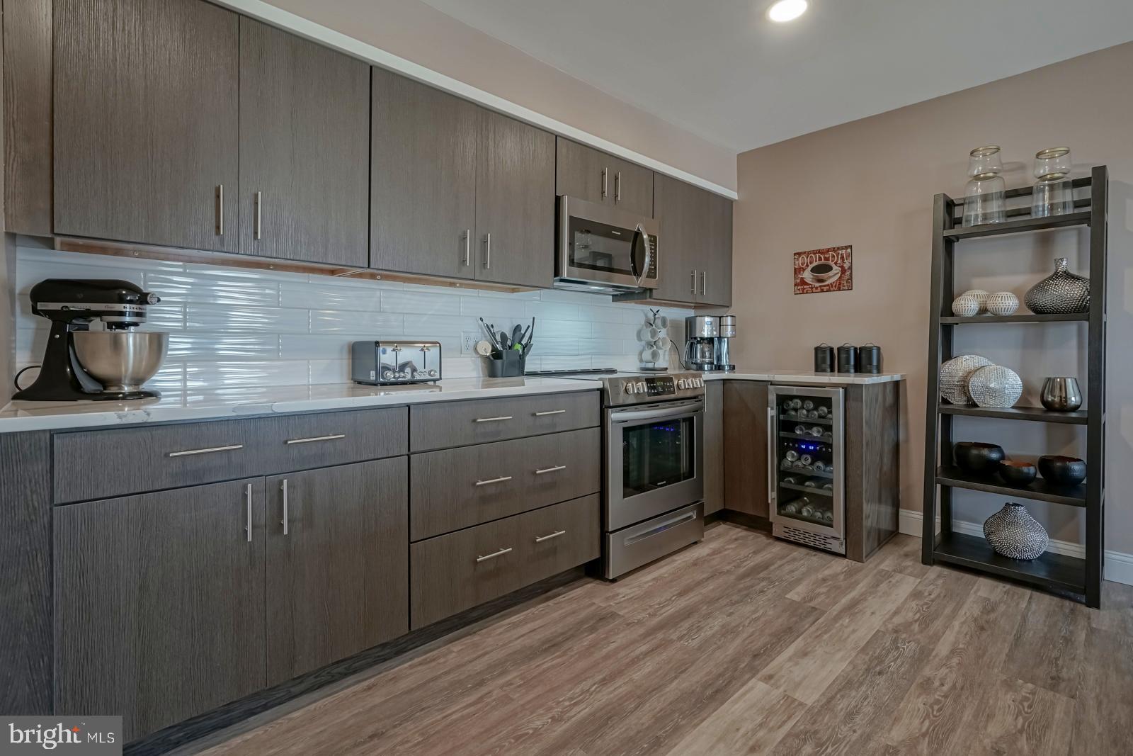 141 Michigan Road Pennsville, NJ 08070 - Photo 8 of 74 Wine fridge & tile backsplash