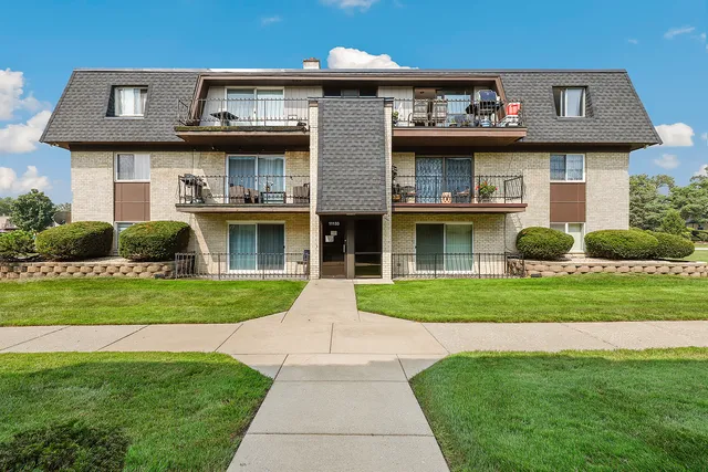 $140,000 | 11133 South 84th Avenue, Unit 3A, Palos Hills, IL 60465