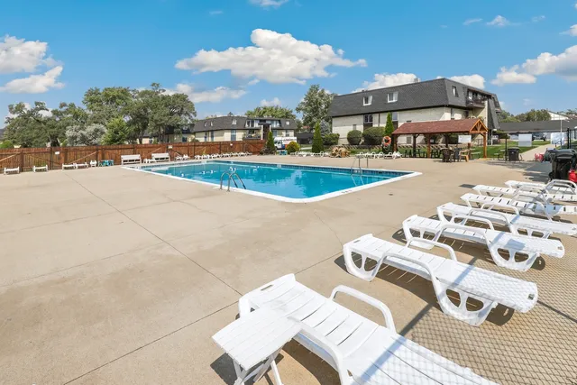 $140,000 | 11133 South 84th Avenue, Unit 3A, Palos Hills, IL 60465