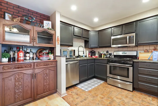 $140,000 | 11133 South 84th Avenue, Unit 3A, Palos Hills, IL 60465