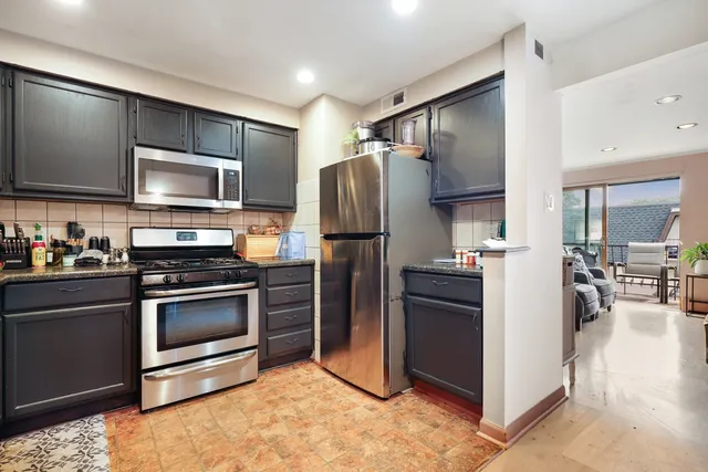 $140,000 | 11133 South 84th Avenue, Unit 3A, Palos Hills, IL 60465