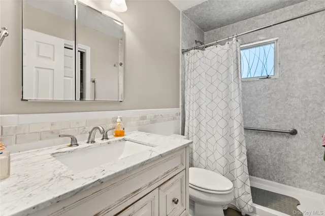 $699,000 | 18 Campbell Lane, East Islip, NY 11730