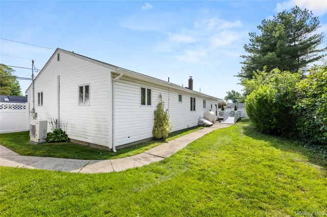 $699,000 | 18 Campbell Lane, East Islip, NY 11730
