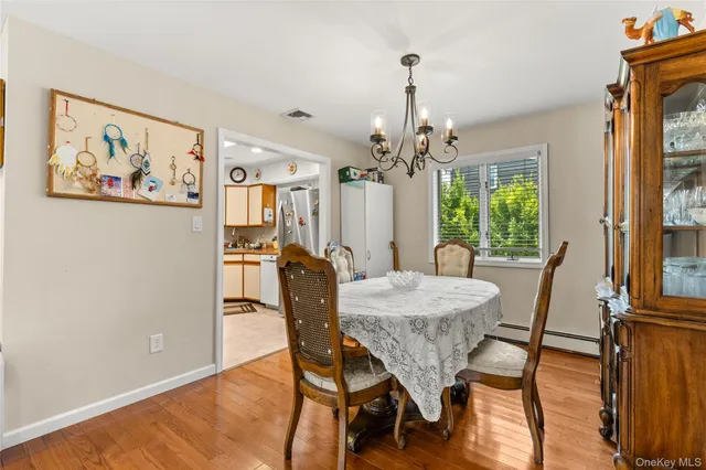 $699,000 | 18 Campbell Lane, East Islip, NY 11730