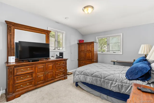 $699,000 | 18 Campbell Lane, East Islip, NY 11730