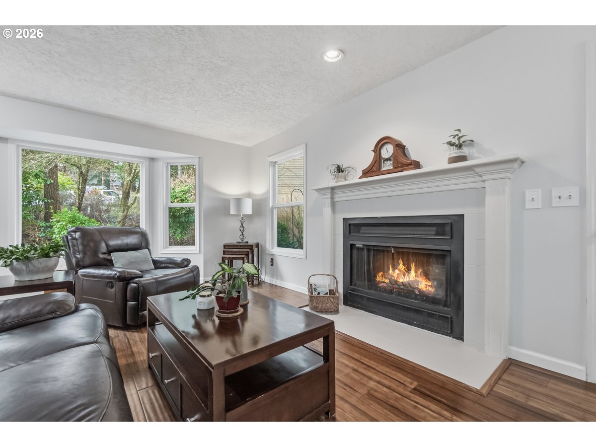 11924 Southwest 34th Avenue Portland, OR 97219 - Photo 12 of 32 Living Room