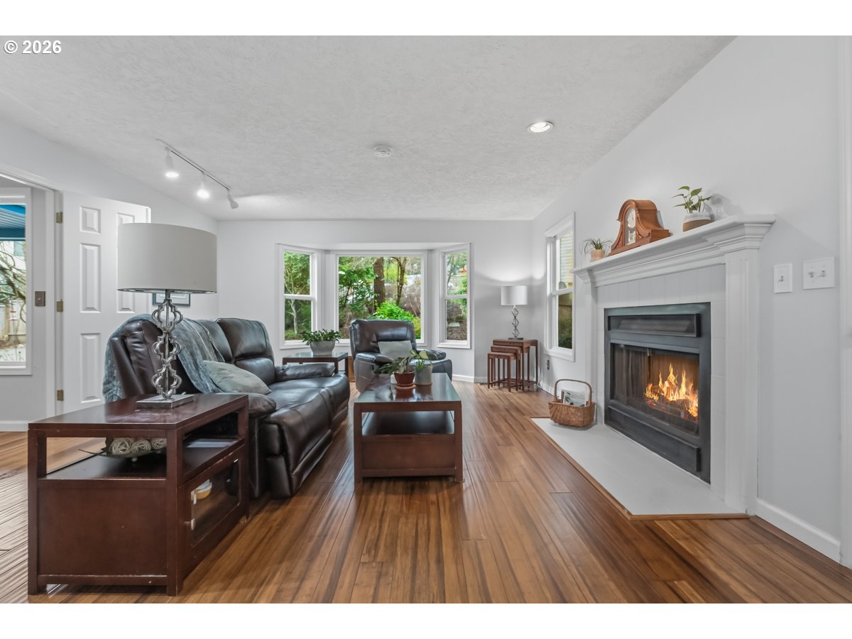 11924 Southwest 34th Avenue Portland, OR 97219 - Photo 13 of 32 Living Room